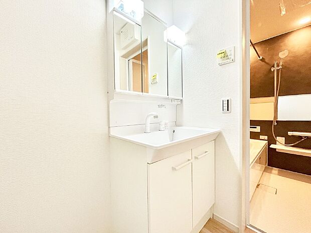 清潔感のある快適空間です。毎日の身支度も気持ち良くお使い頂けます。 