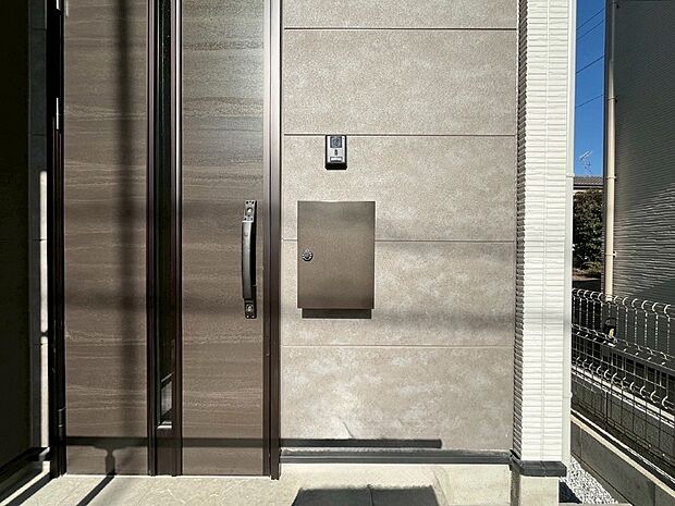 シンプルデザインのポスト。