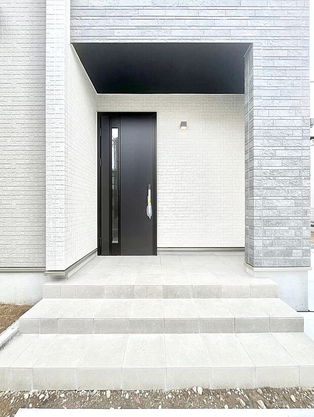 大切な家族、来客を出迎える玄関。