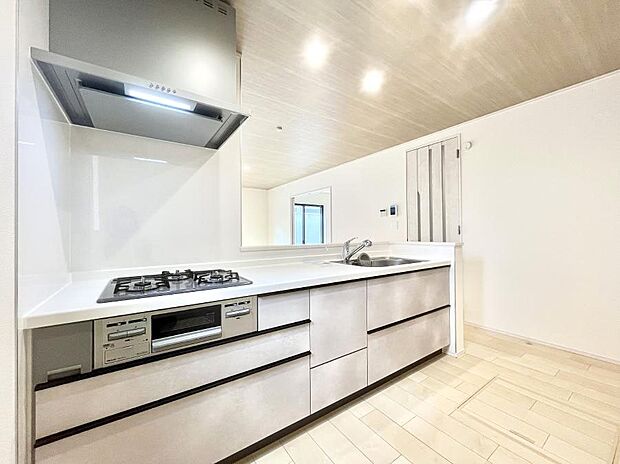 料理をしながらでもご家族との会話を楽しめる対面キッチン