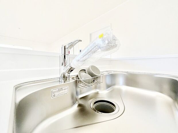 いつでも清潔なおいしいお水を。一つの水栓で水道水と浄水を使い分け。