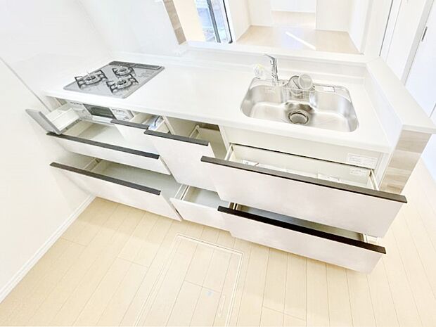 使いやすさを優先したスライド式収納タイプ!