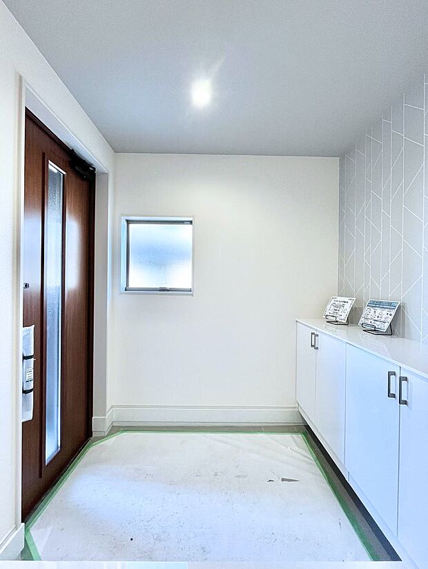 飾り棚を利用して、お越しいただくお客様をおもてなしできます。