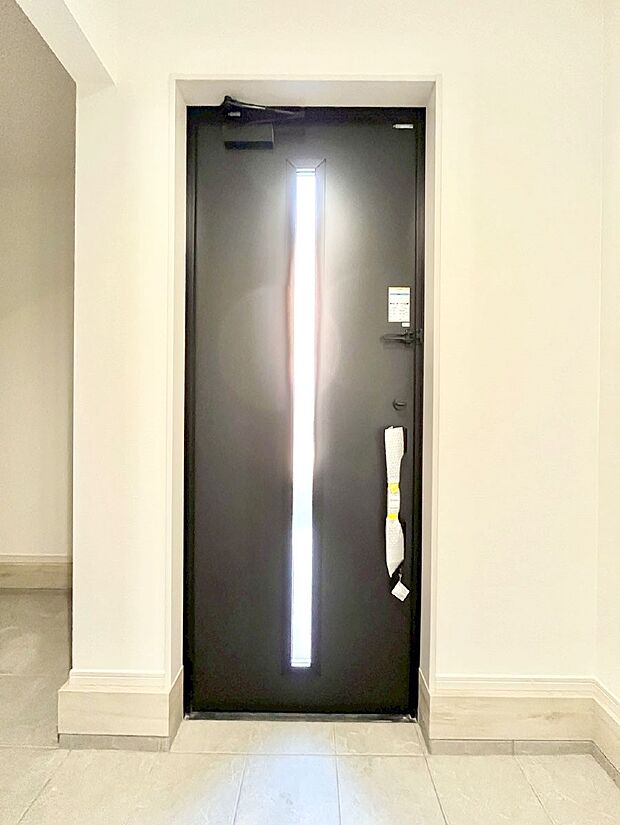 明るい玄関はお客様をお出迎えするのにぴったりです！ 
