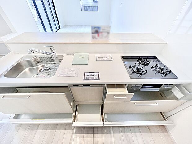 使いやすさを優先したスライド式収納タイプ！