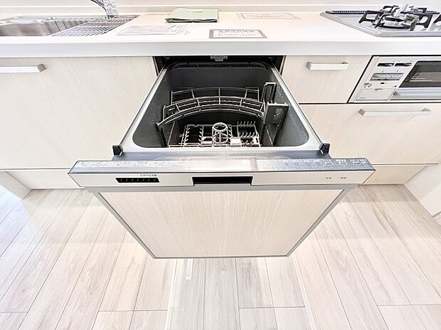 面倒なお片づけは食洗機にお任せ！家事の負担が減って、時間にも気持ちにもゆとりができます。