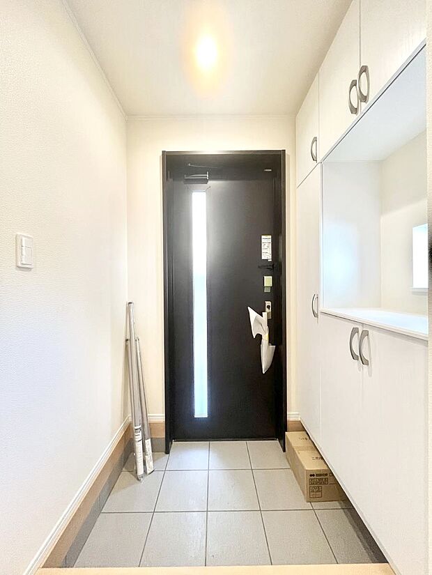 明るい玄関はお客様をお出迎えするのにぴったりです!