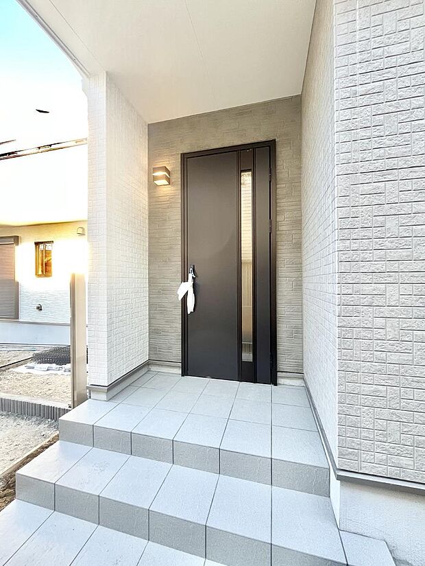 大切な家族、来客を出迎える玄関。