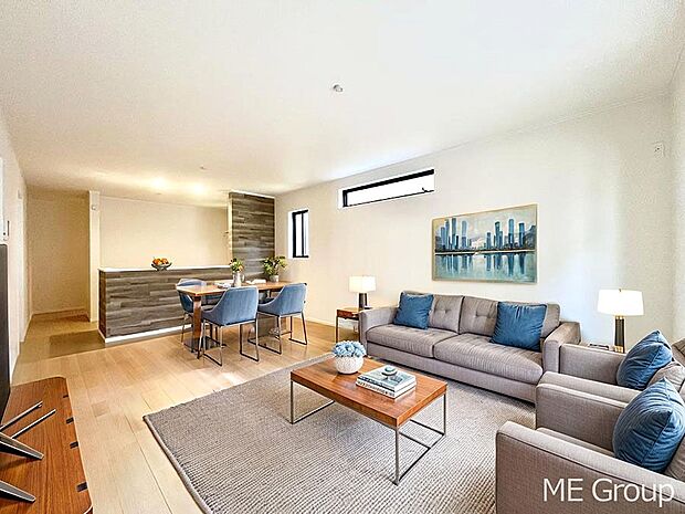 ご家族の賑やかな話し声で包まれる明るいリビング  ※家具はCGです