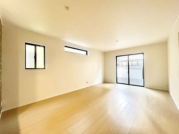 落ち着いた雰囲気のLDKは家族みんなの快適空間