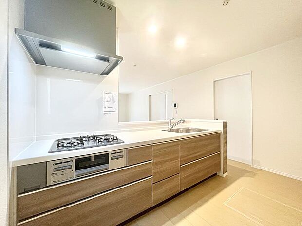 料理をしながらでもご家族との会話を楽しめる対面キッチン