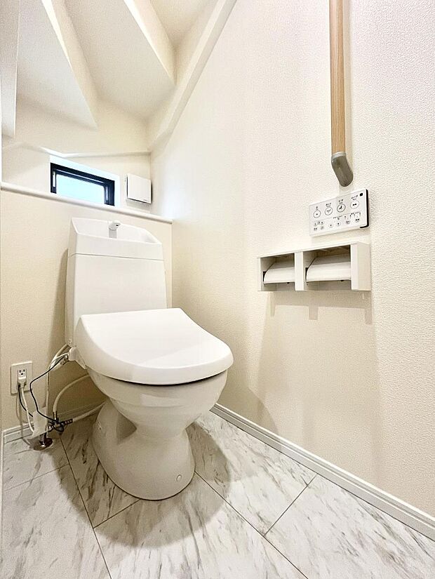 トイレは1階と2階それぞれに配置されていてとても便利です。 