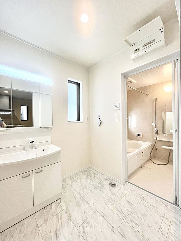 清潔感のある快適空間です。毎日の身支度も気持ち良くお使い頂けます。 