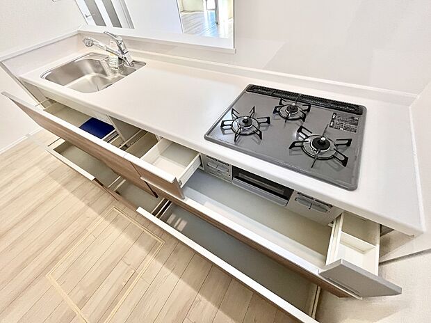 使いやすさを優先したスライド式収納タイプ！