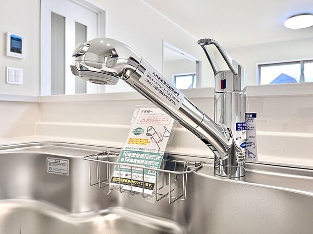 いつでも清潔なおいしいお水を。一つの水栓で水道水と浄水を使い分け。