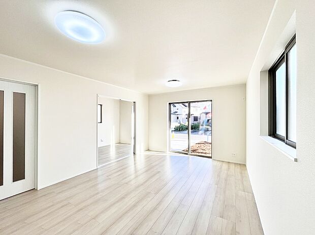 隣接の洋室を開放すればさらに広々空間に