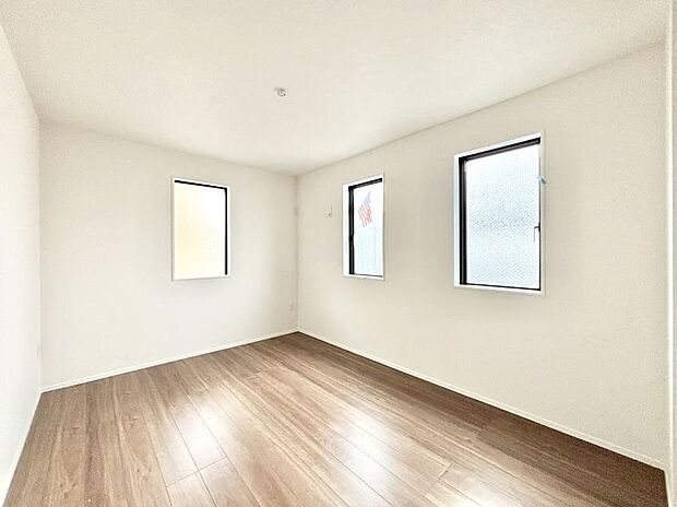 2面採光で気持ちよく自然光が取り入れられるのでお子様のお部屋にもピッタリ