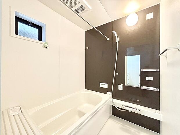 落ち着いた雰囲気でゆっくりお寛ぎいただけるバスルーム
