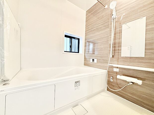 落ち着いた雰囲気でゆっくりお寛ぎいただけるバスルーム