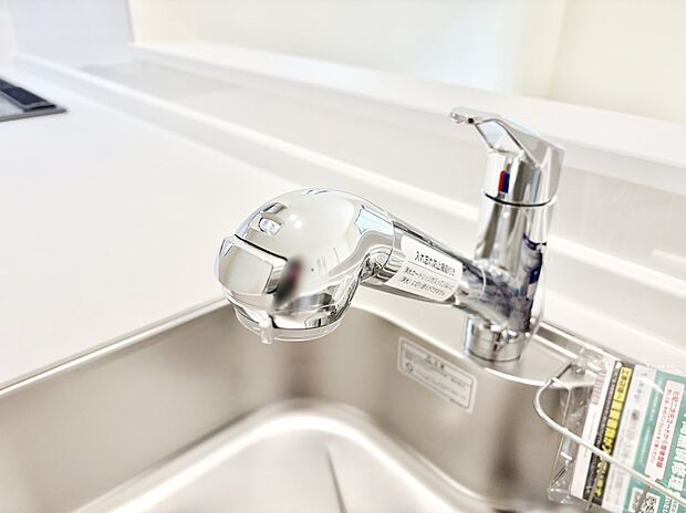 いつでも清潔なおいしいお水を。一つの水栓で水道水と浄水を使い分け。