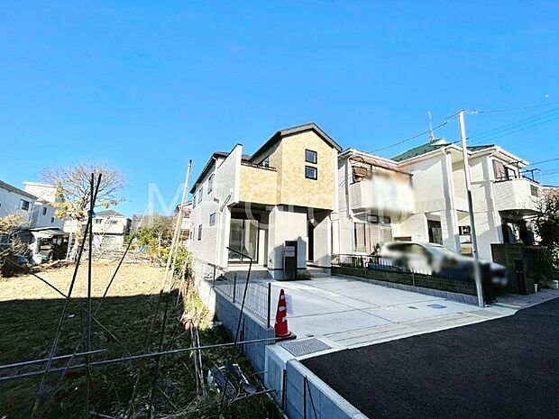 南側道路・陽当り良好！敷地面積35坪！カースペース並列2台！