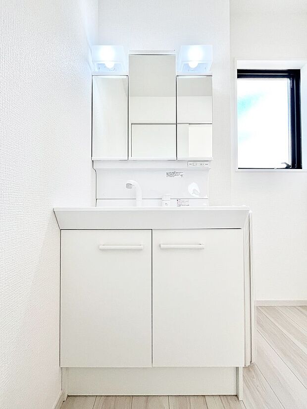 収納力と機能性に優れた洗面化粧台