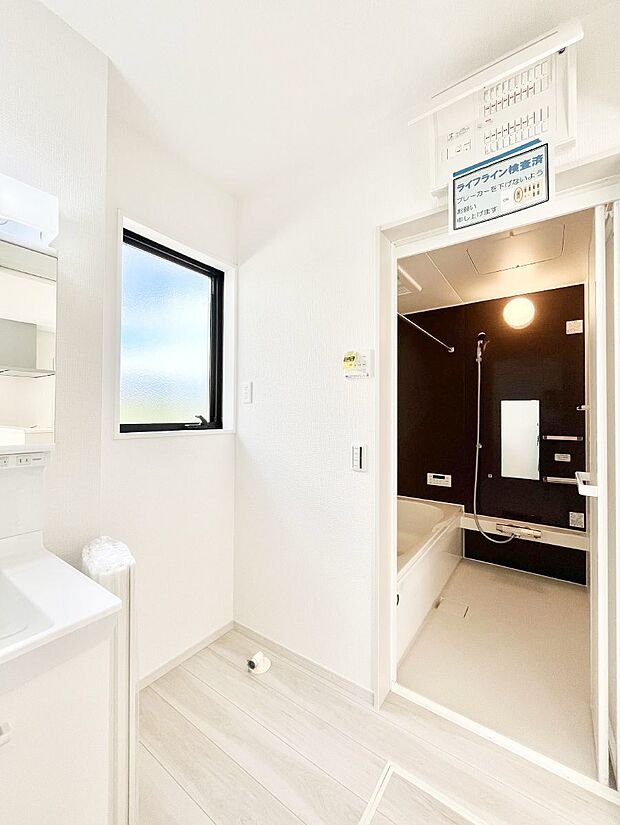 清潔感ある洗面化粧室で朝の身支度も快適