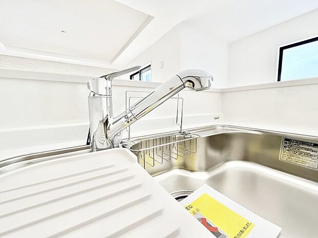 いつでも清潔なおいしいお水を。一つの水栓で水道水と浄水を使い分け。