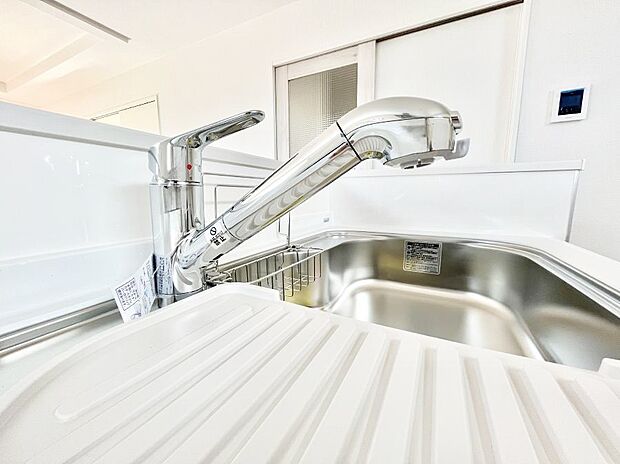 いつでも清潔なおいしいお水を。一つの水栓で水道水と浄水を使い分け。