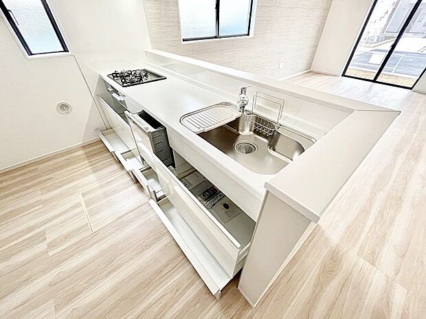 使いやすさを優先したスライド式収納タイプ!