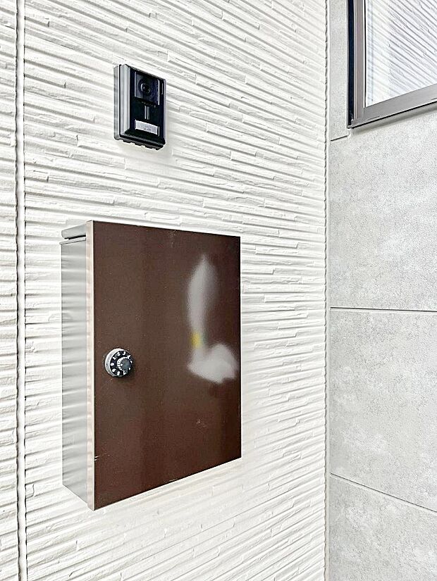 シンプルデザインのポスト。