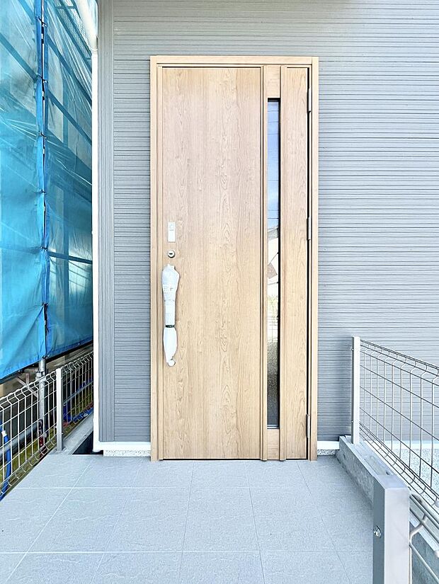 大切な家族、来客を出迎える玄関。