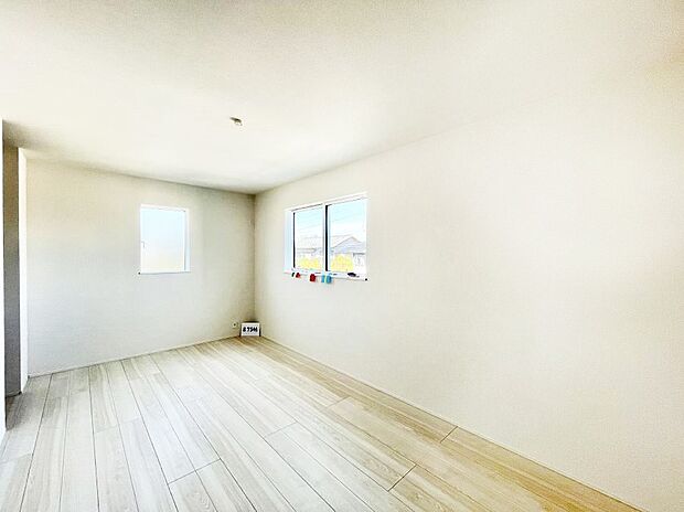 ウォークインクローゼットがあるお部屋！季節ごとの入れ替えも不要で便利です。 