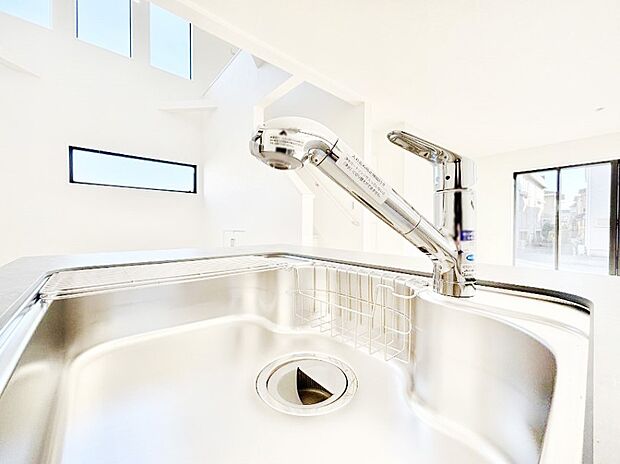 いつでも清潔なおいしいお水を。一つの水栓で水道水と浄水を使い分け。