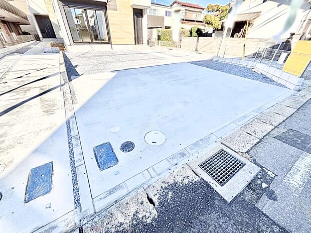 車の出し入れスムーズ!並列駐車2台分のカースペース付きです