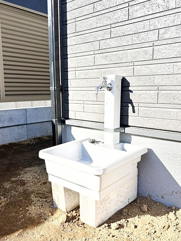 洗車や庭のお手入れやお子さまの水遊びなどに便利な外水栓