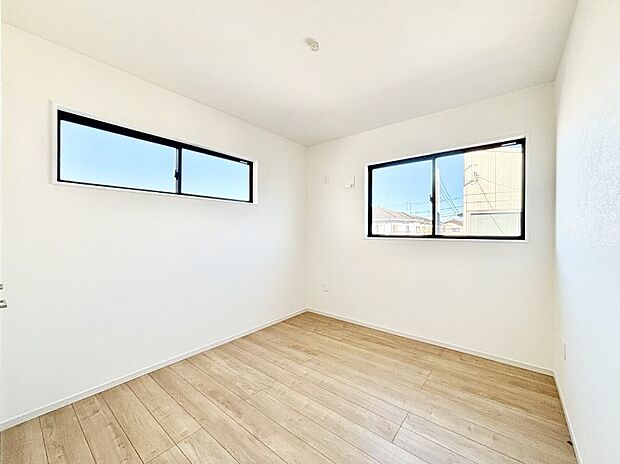 窓からのやさしい光が心地よいプライベートルーム