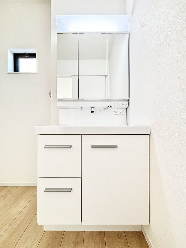 収納力と機能性に優れた洗面化粧台