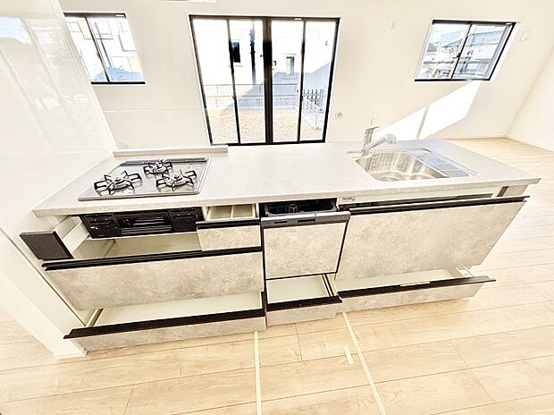 使いやすさを優先したスライド式収納タイプ!