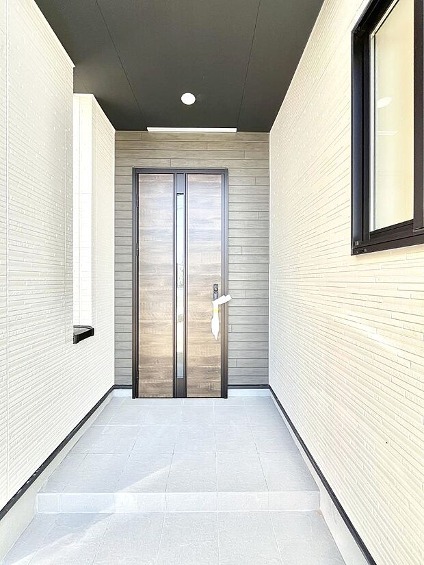 大切な家族、来客を出迎える玄関。