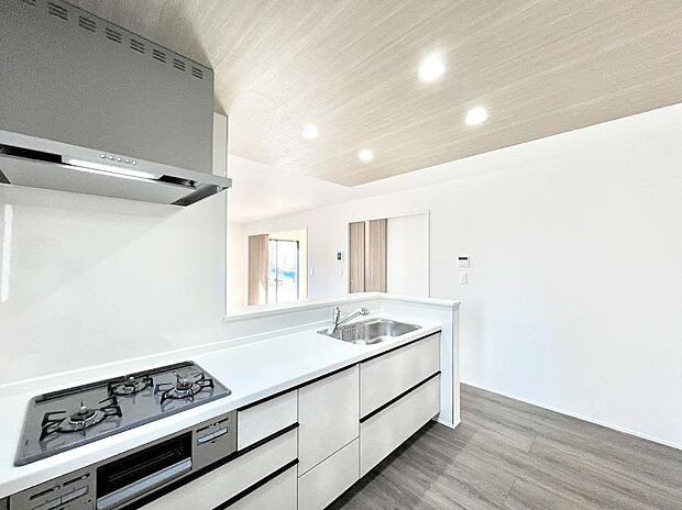 料理をしながらでもご家族との会話を楽しめる対面キッチン