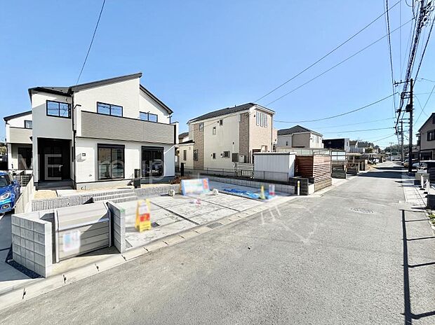 前面道路はきちんと整備されています  