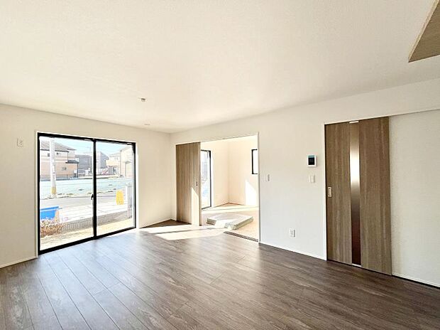 家族の笑顔が自然と生まれてくる、そんな雰囲気のダイニングに仕上がっています。