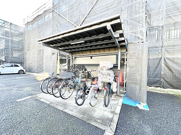 駐輪場は屋根付き
