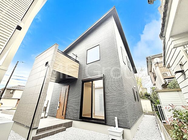 たっぷりの陽光と開放感に包まれる明るい住まい  