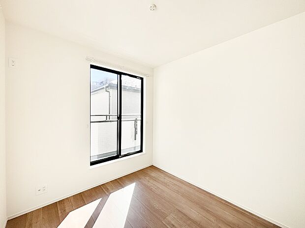 窓からのやさしい光が心地よいプライベートルーム