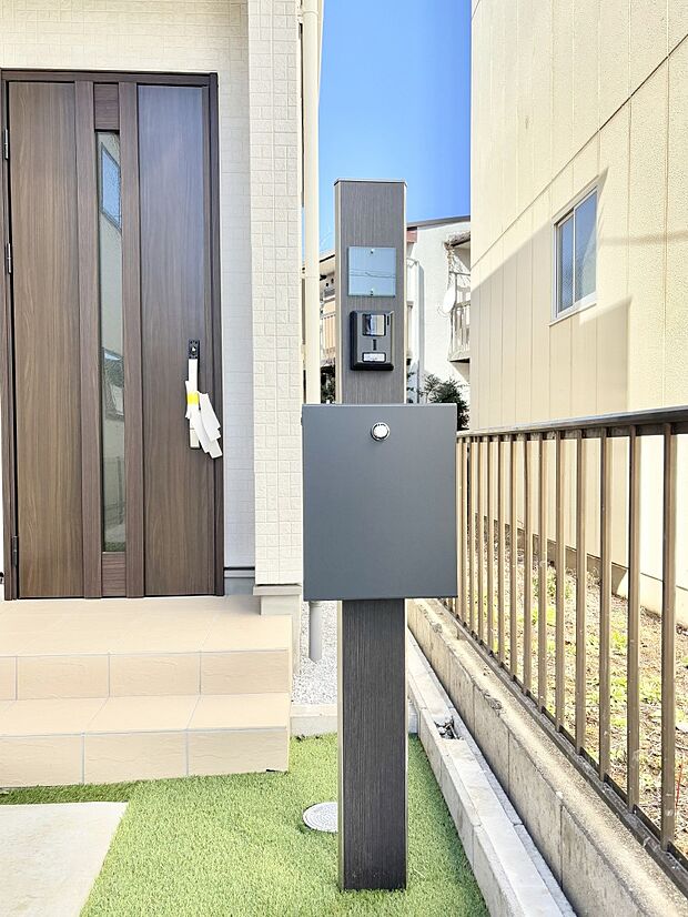 シンプルデザインのポスト。