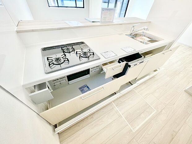 使いやすさを優先したスライド式収納タイプ！