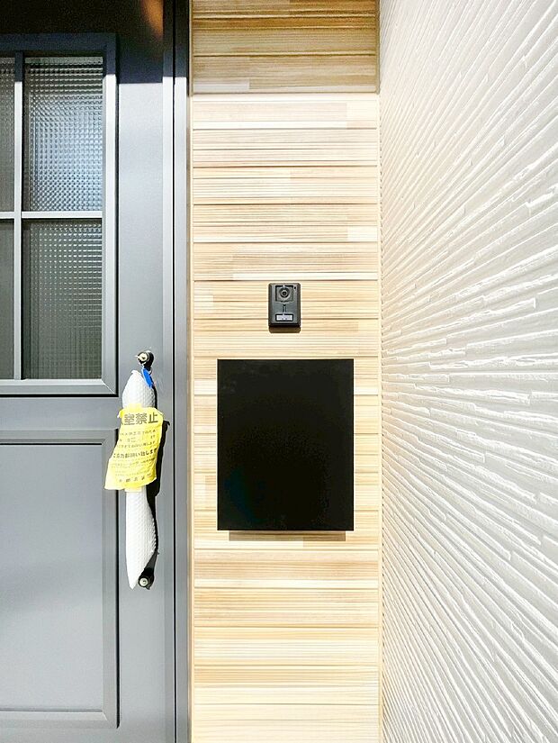 シンプルデザインのポスト。