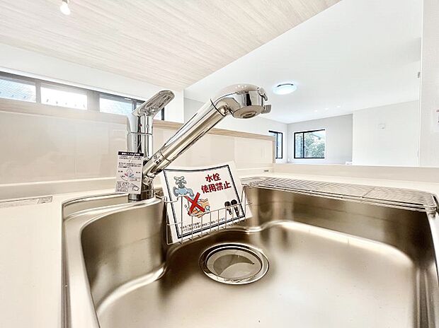 広々としたシンクでお料理やお皿洗いもラクラク快適に！
